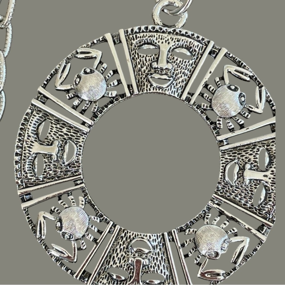 Sarah Coventry Talisman of Love, pendant w/ long chain and clip on earrings,1970 - Picture 3 of 14
